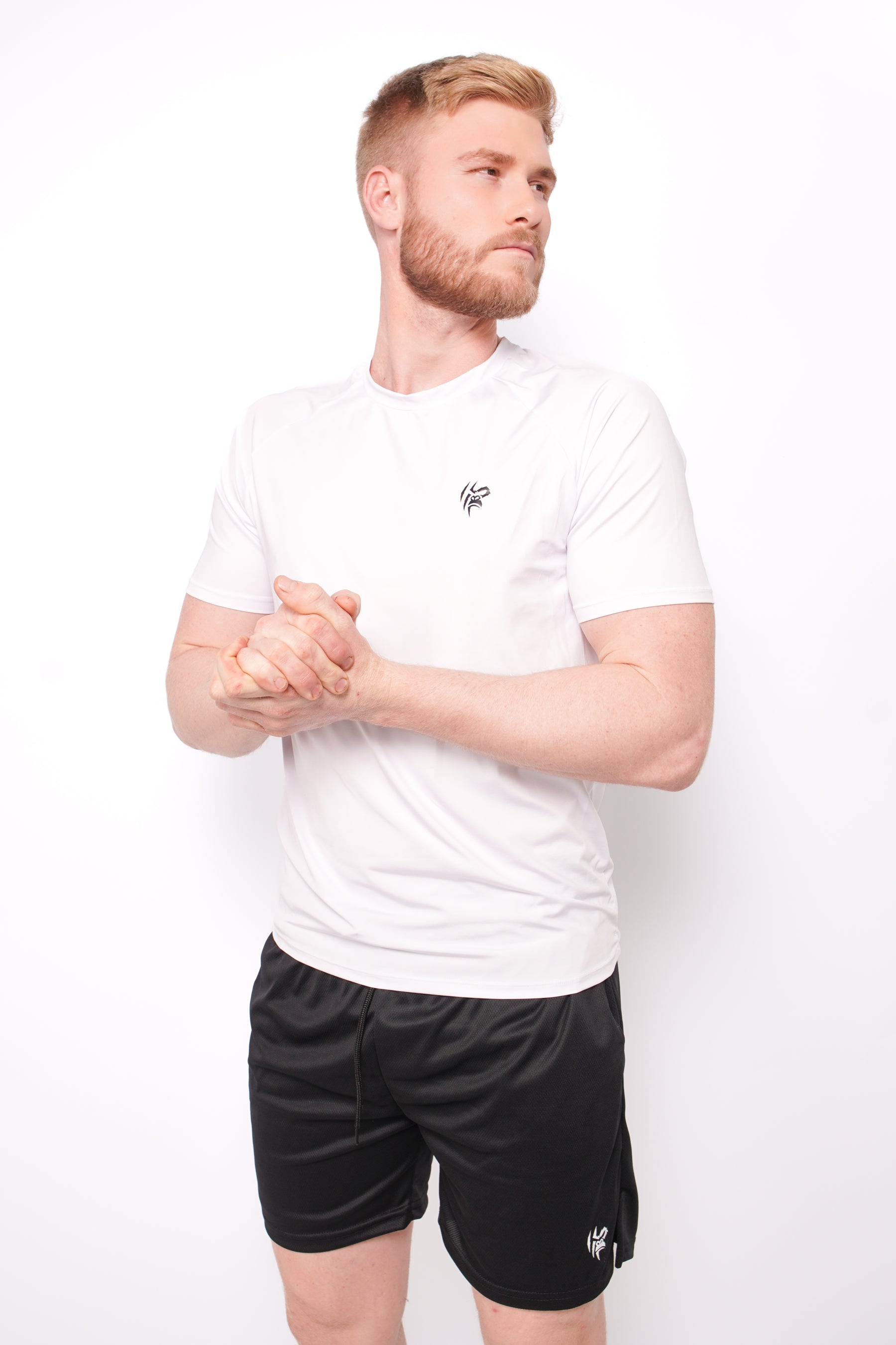 Kit 6 Peças Dryfit: 3 Camisas Brancas e 3 Shorts Pretos